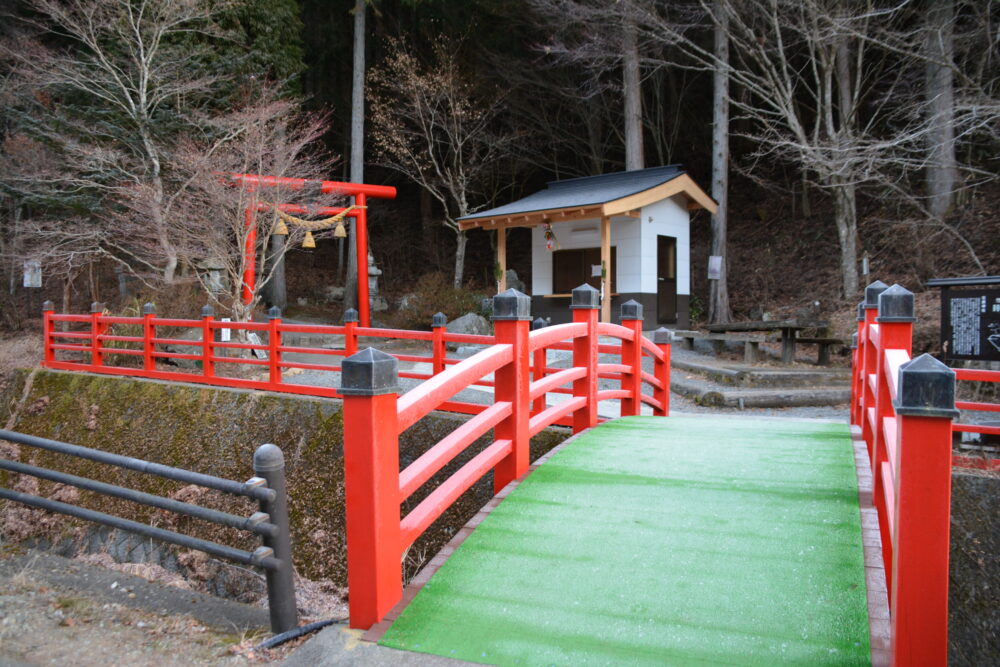 石割神社の入口