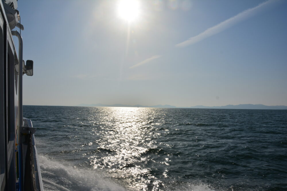 佐久島渡船から見る三河湾と太陽