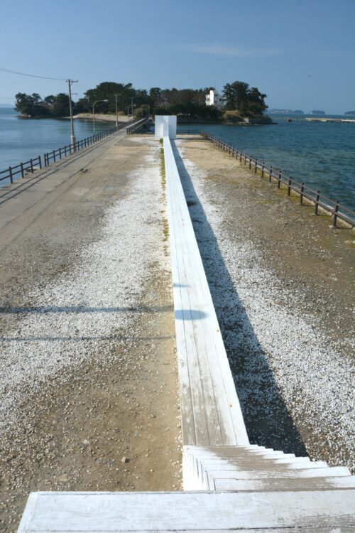 佐久島のイーストハウスの上から見た景色