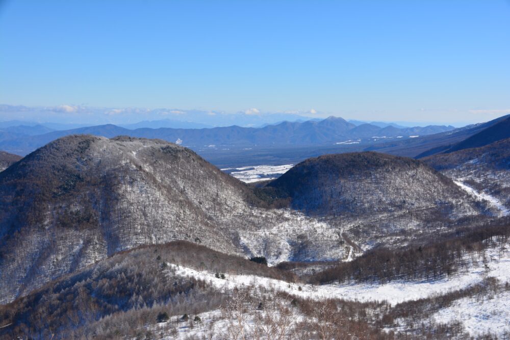 湯ノ丸山から見た桟敷山