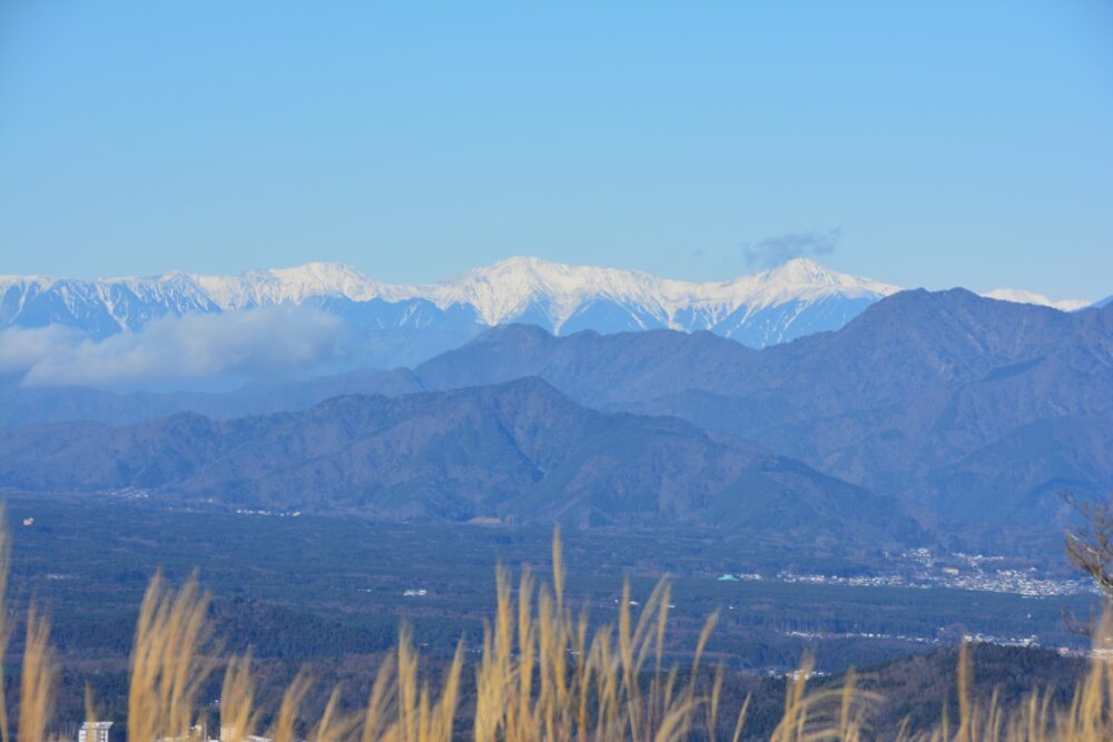 大平山山頂から眺める南アルプス・白峰三山（北岳・間ノ岳・農鳥岳）