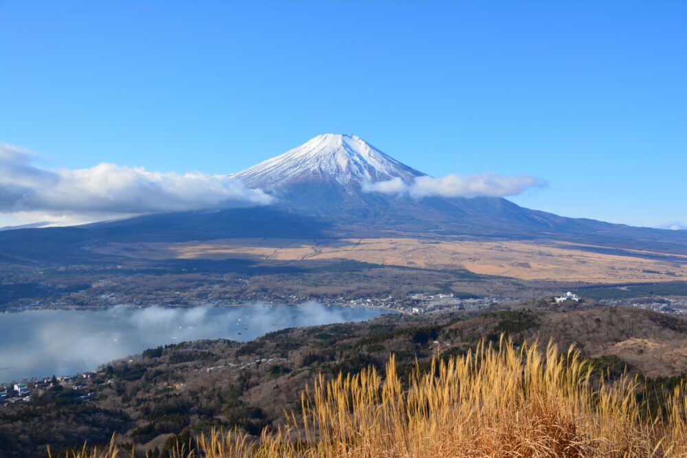 大平山山頂から眺める山中湖と富士山