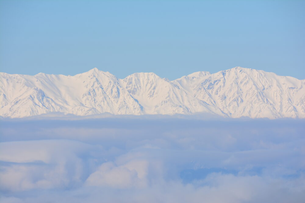 湯ノ丸山山頂から見た白馬三山