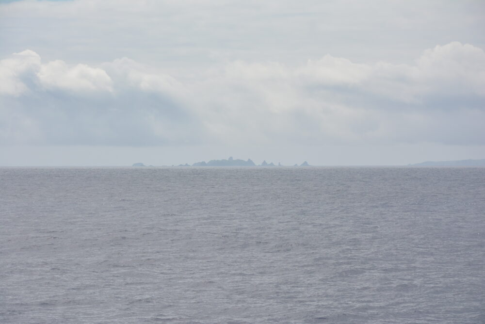 おがさわら丸から見た小笠原諸島の聟島列島