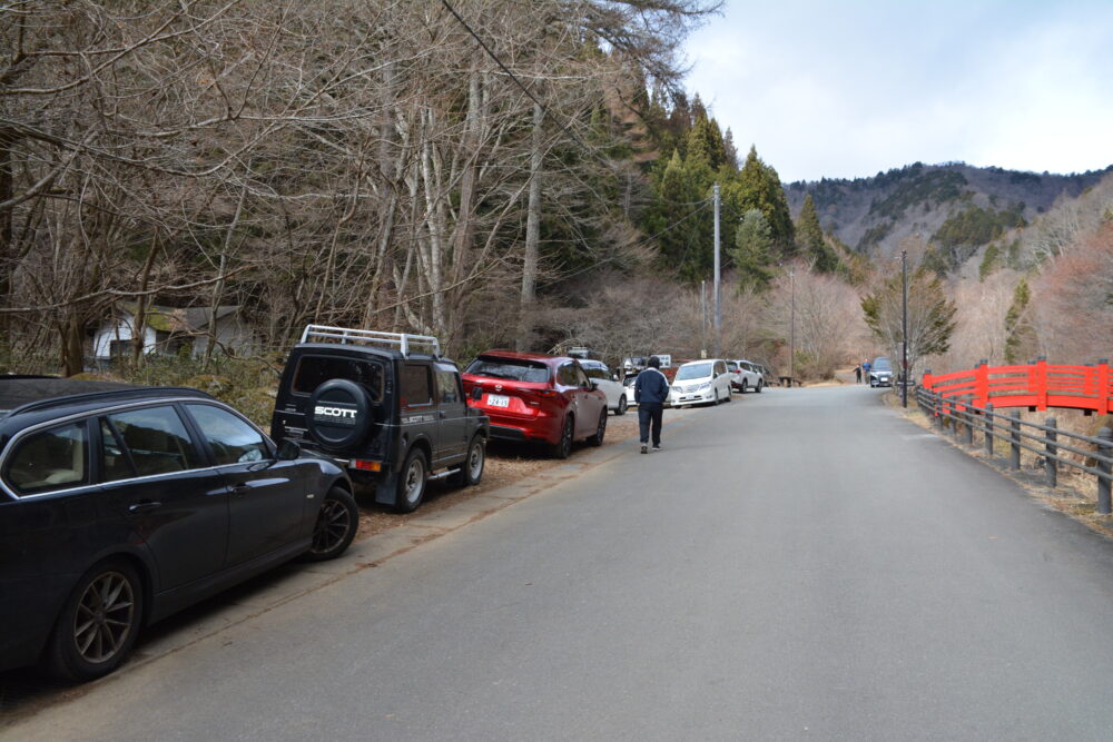 石割山神社駐車場