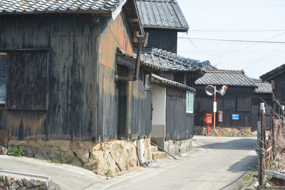 佐久島の黒壁集落