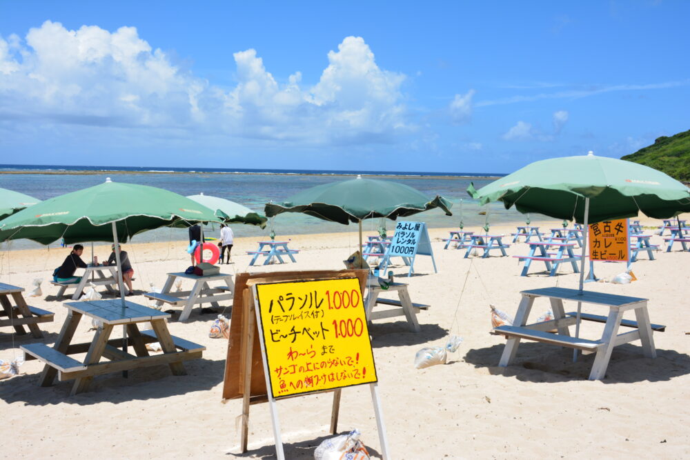 宮古島・新城海岸のパラソル