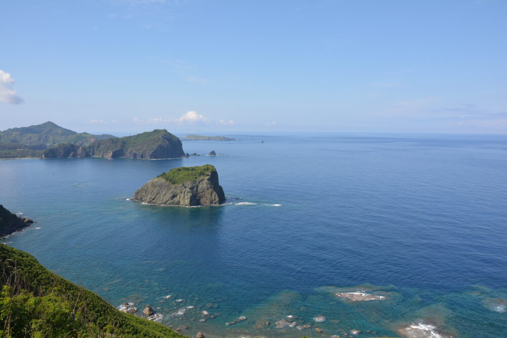 父島・ウェザーステーションから見る海景色