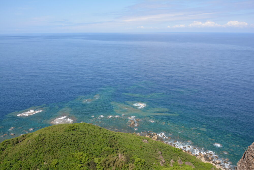 父島・ウェザーステーションから見る小笠原の海と水平線