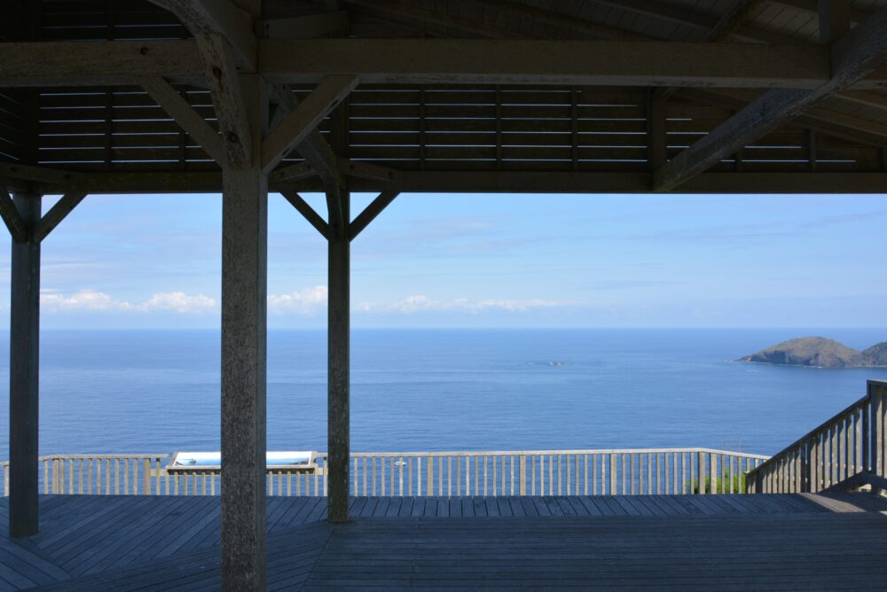 父島・ウェザーステーションから見る海景色