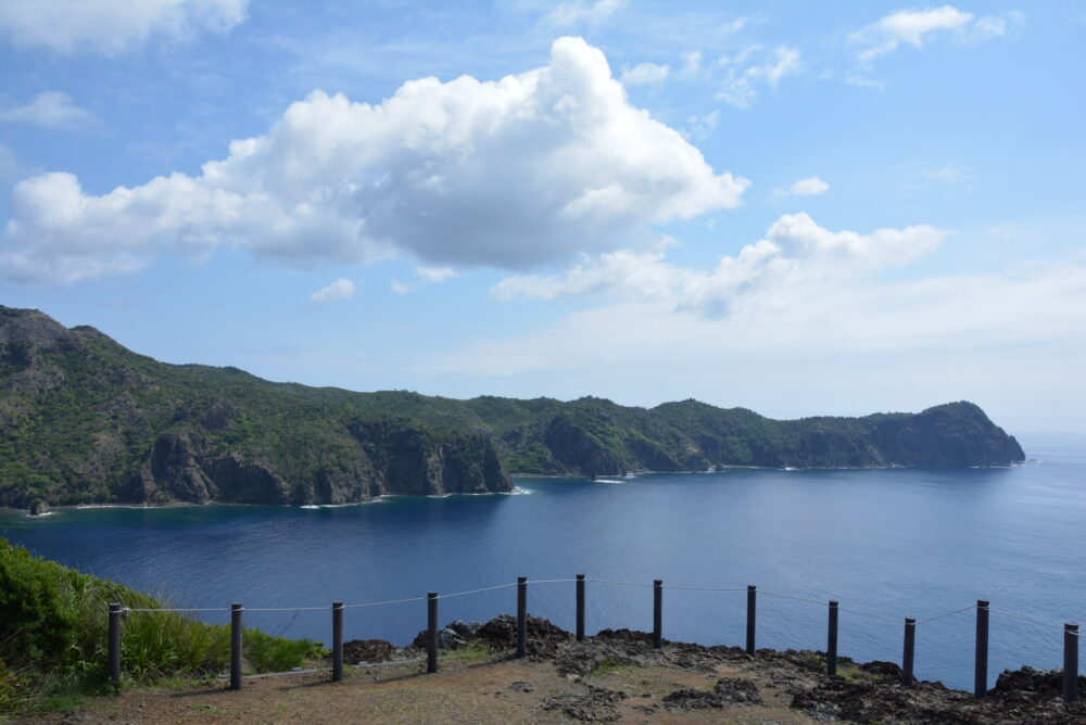 父島の長崎展望台からの海景色