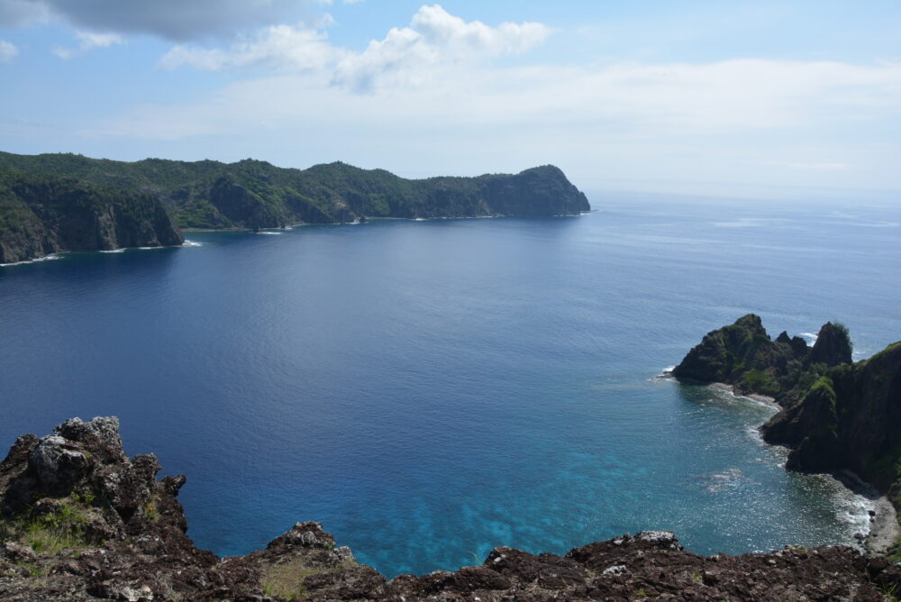 父島の長崎展望台からの海景色