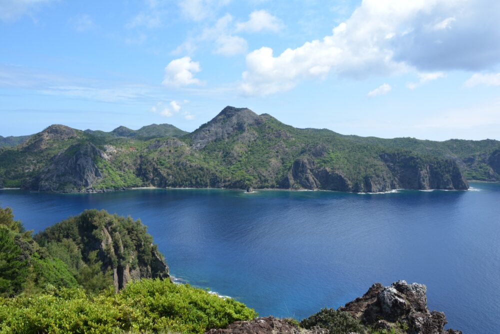 父島の長崎展望台からの景色