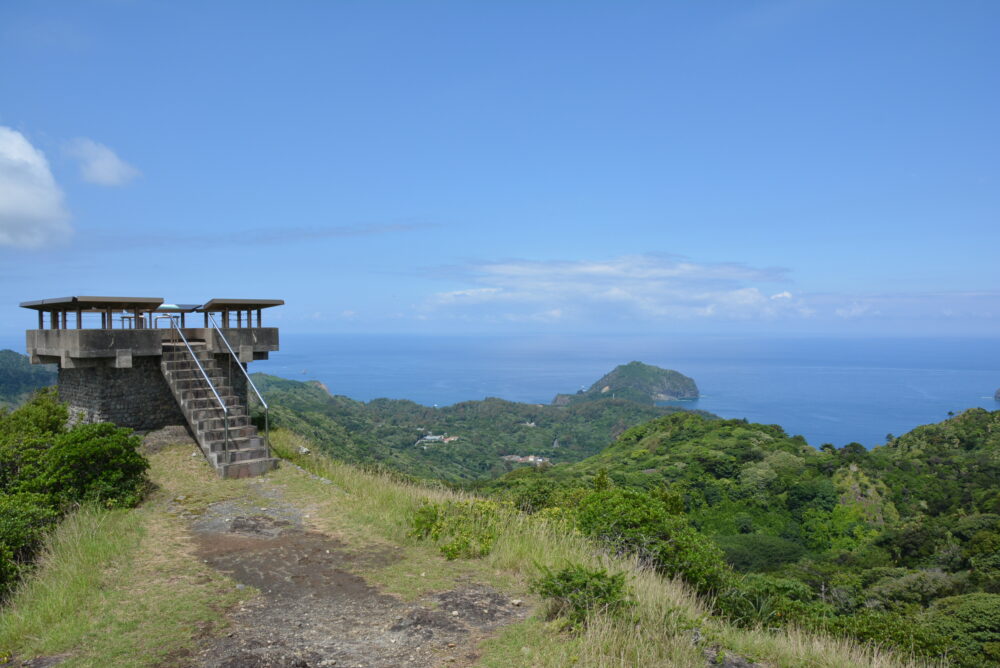 父島・中央山の山頂展望台