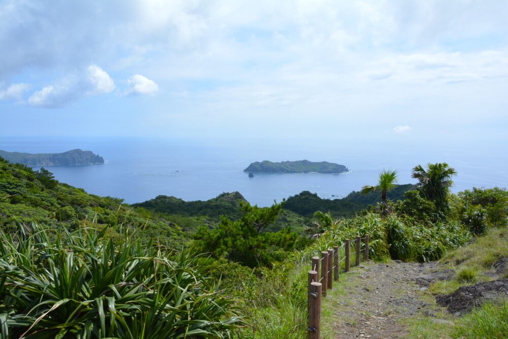 父島・中央山山頂から眺めた東側の景色