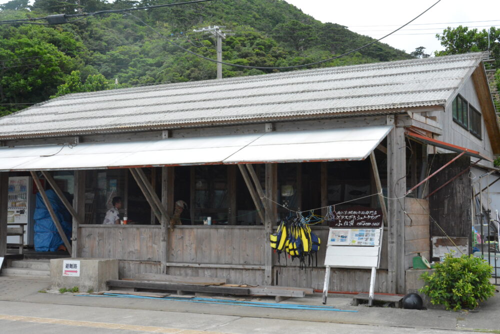 西表島・船浮集落の商店