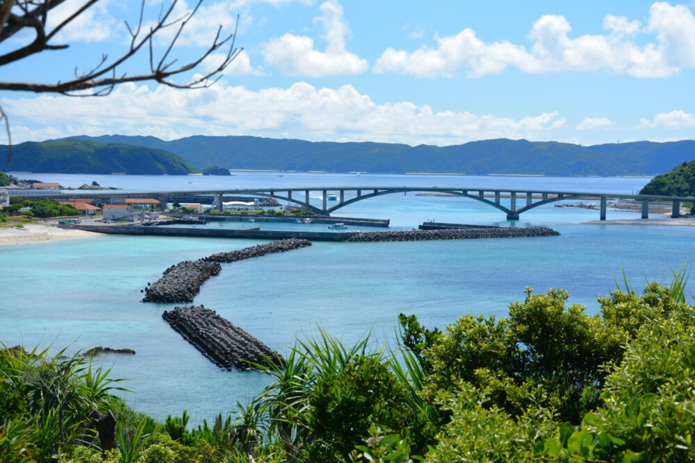 阿嘉島・アマグスク展望台から見た阿嘉大橋