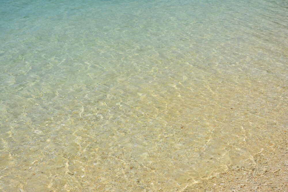 西表島・船浮集落・イダの浜の綺麗な海