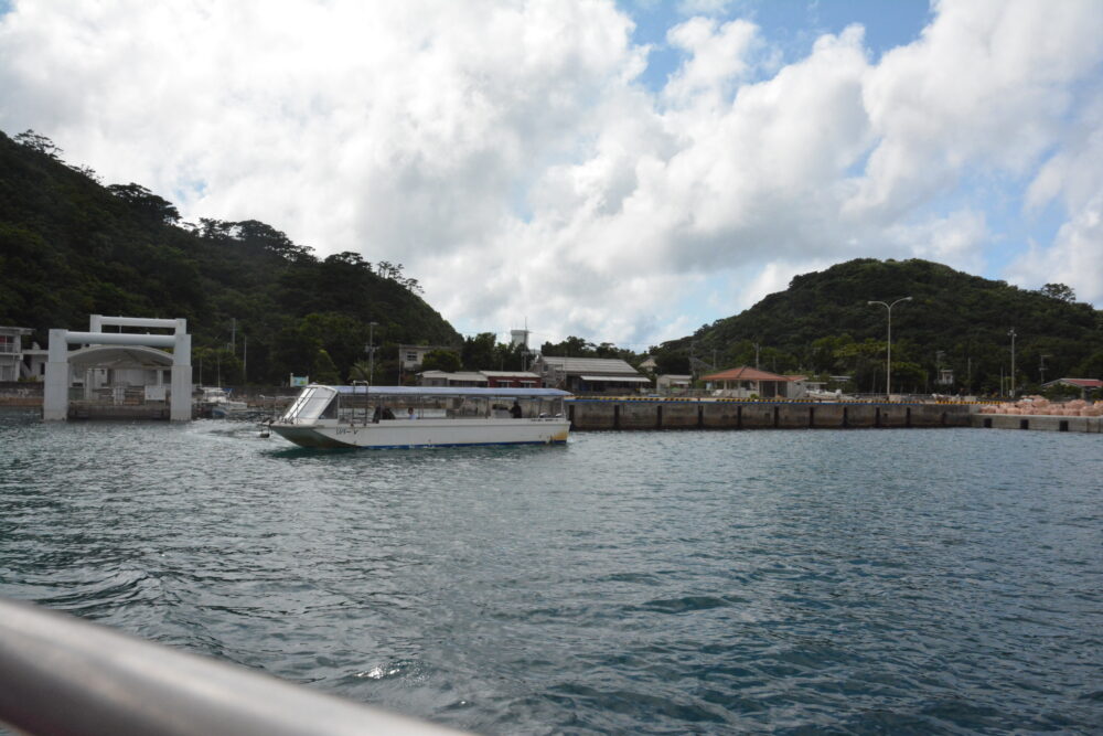 西表島・船浮集落の船浮港