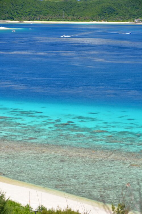 阿嘉島・北浜の展望台から見た海景色