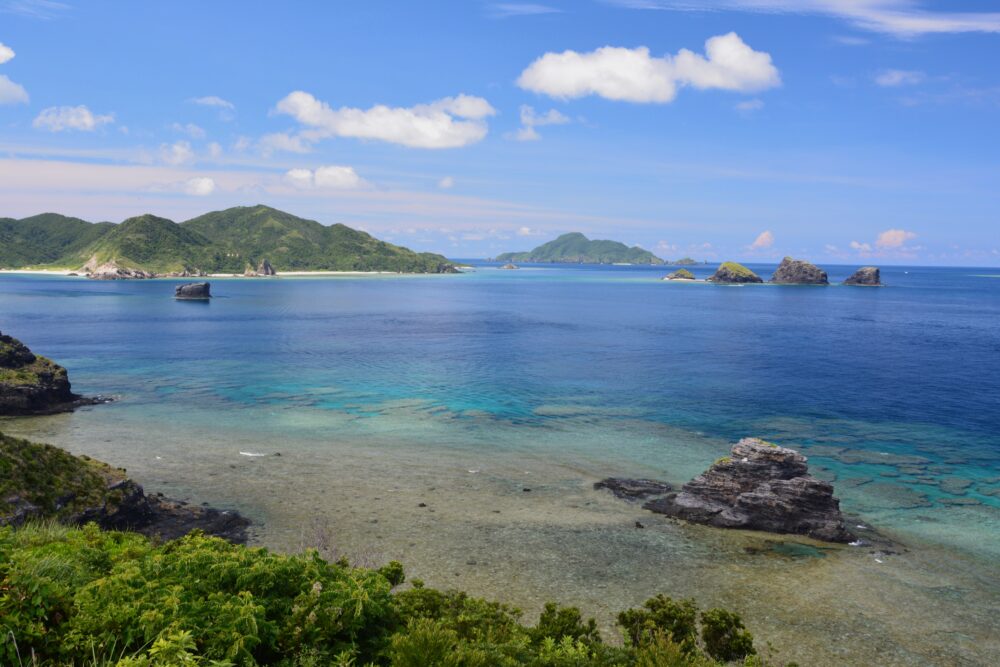 座間味島の神の浜展望台から見た海景色