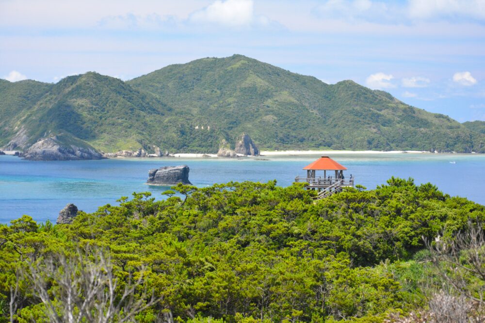 座間味島の神の浜展望台