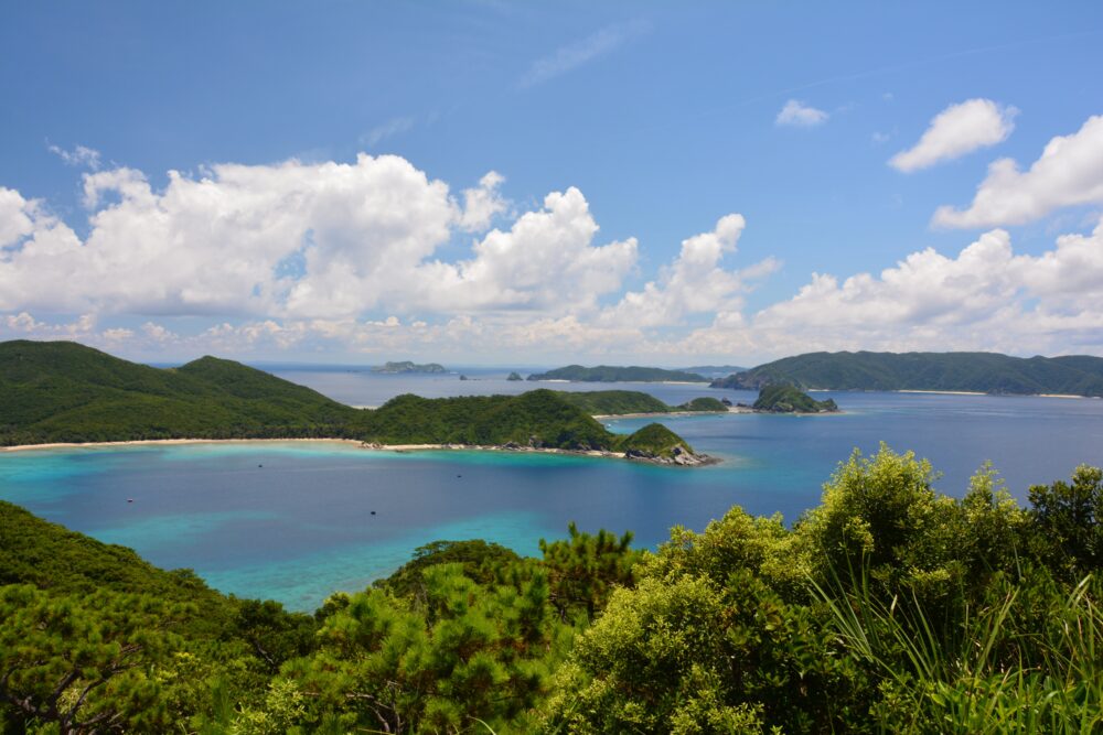 座間味島の高月山展望台から見た景色