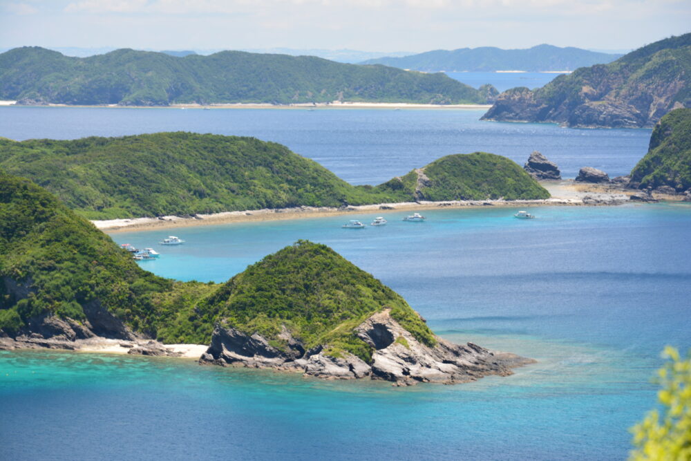 座間味島の高月山展望台から見た景色