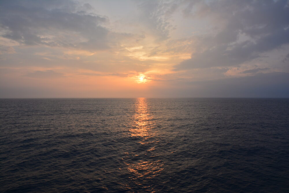 おがさわら丸から見た夕日