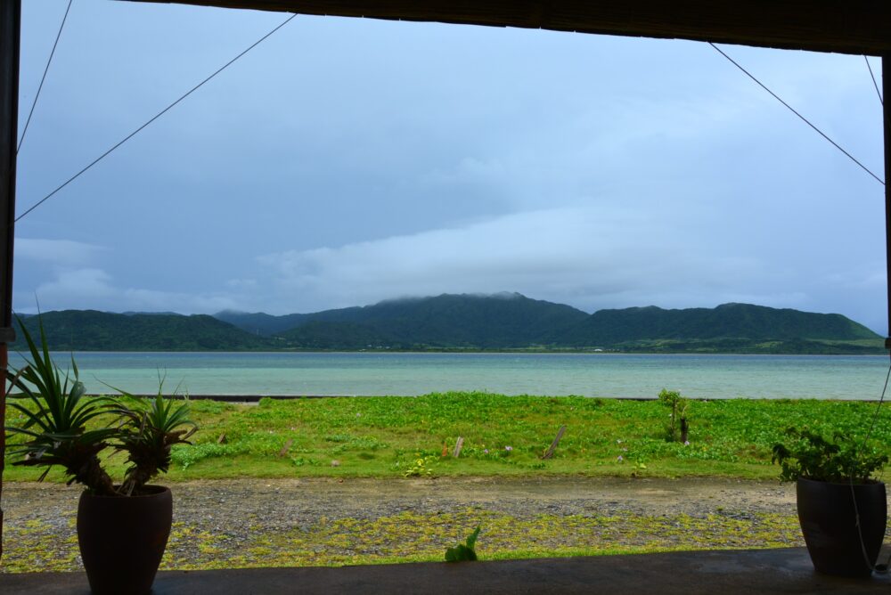 小浜島のゲストハウス（panapana）パナパナのテラスから見た海景色