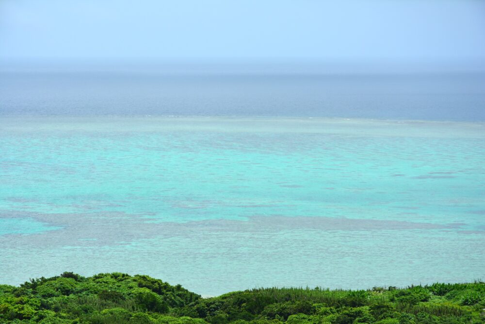 小浜島の大岳展望台から見た小浜島の海の色