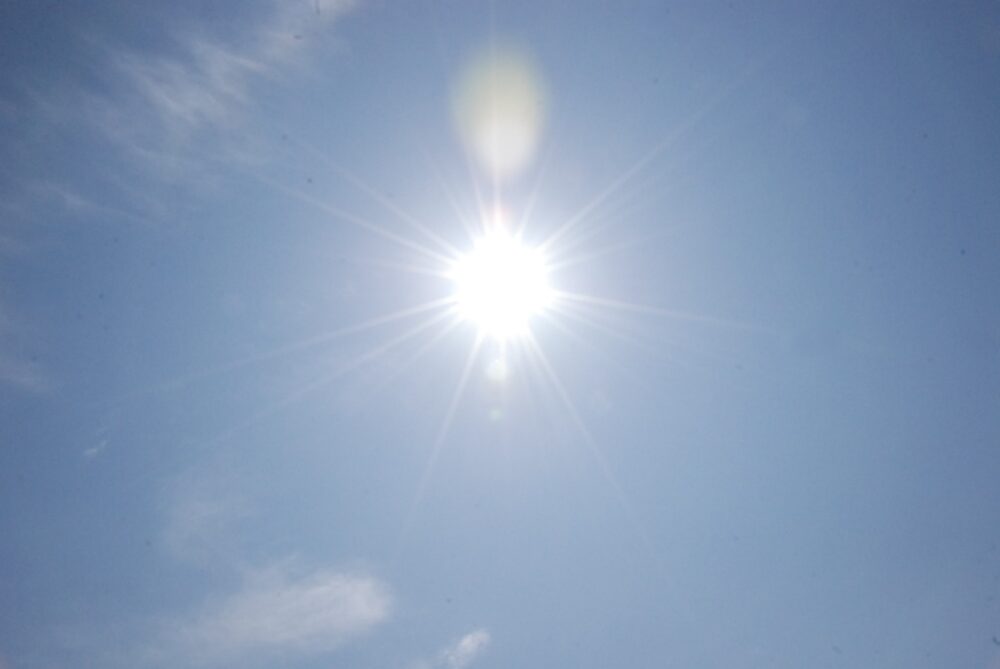 黒島で見た太陽と青空