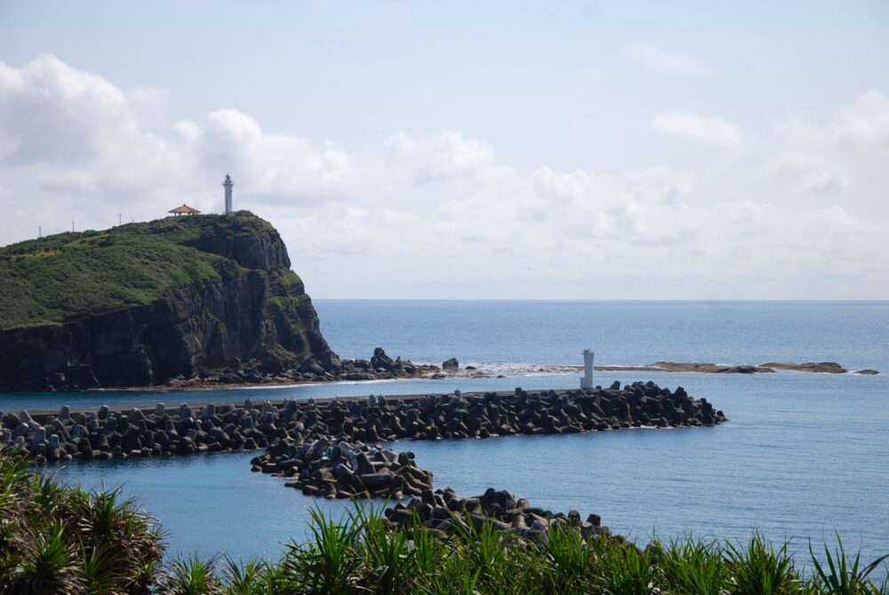 与那国島の日本最後の夕日が見える丘kあら見る西崎