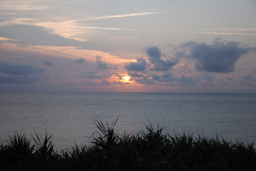 与那国島・日本最後の夕日が見える丘から見る夕日