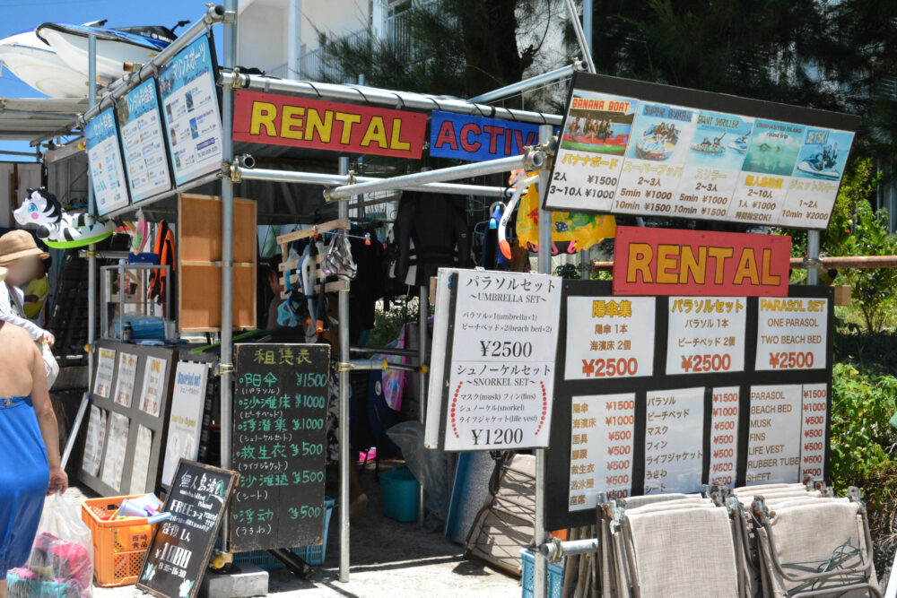 渡嘉敷島・阿波連ビーチ入口のレンタル屋