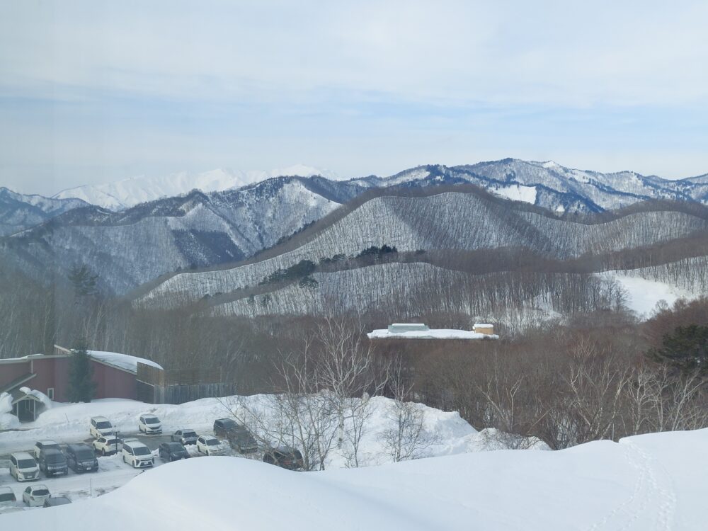 水上高原ホテル200の部屋から眺めた水上・越後の山々