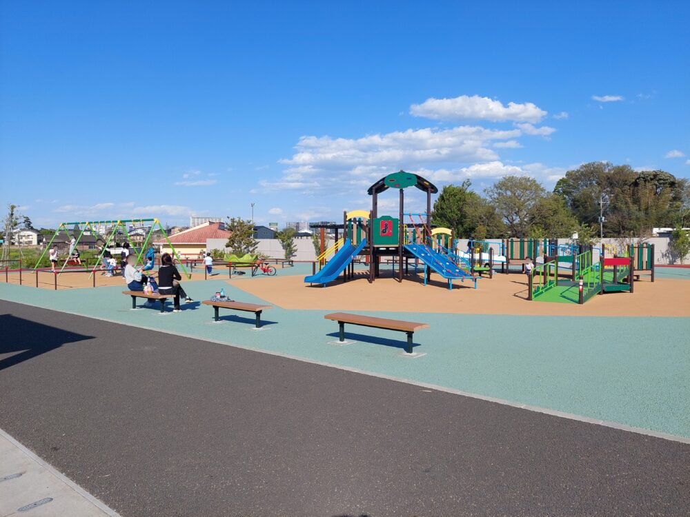 大間近隣公園（大間見晴らしの丘）のインクルーシブ遊具エリア