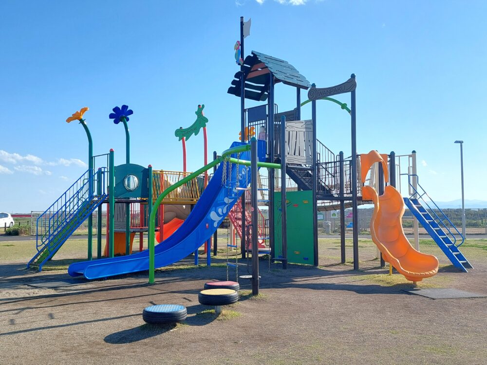 大間近隣公園（大間見晴らしの丘）の大型複合遊具