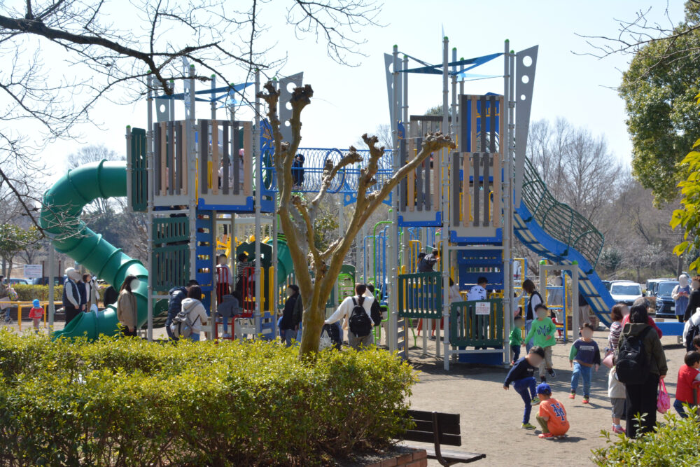 上尾丸山公園の大型複合遊具(キッズツインタワー)