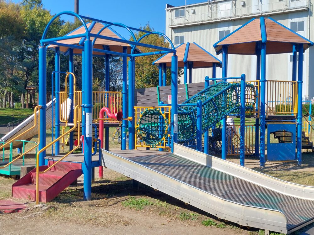 川通公園の大型複合遊具