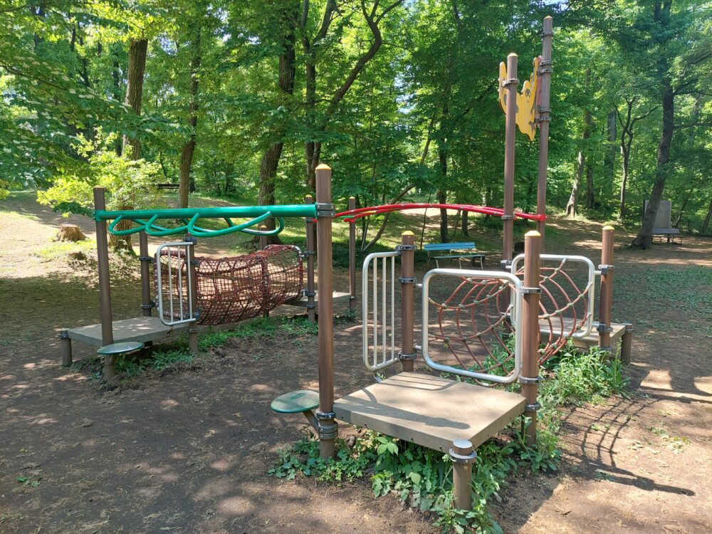 智光山公園・わんぱくの森の遊具
