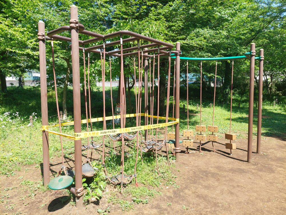 智光山公園・わんぱくの森の遊具