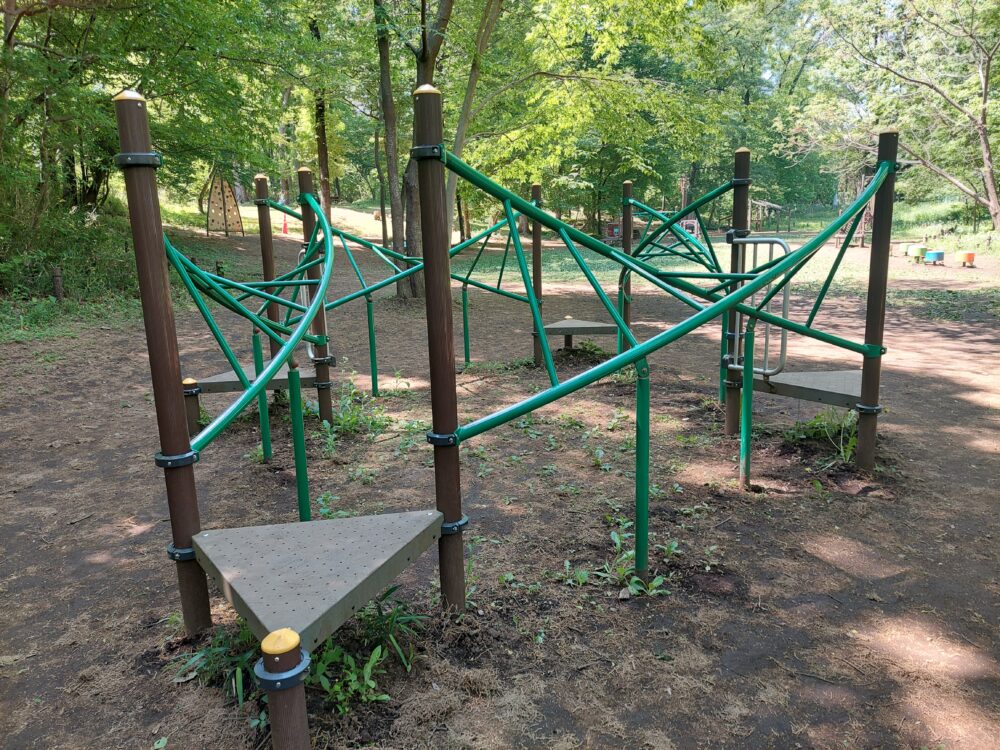 智光山公園・わんぱくの森の遊具