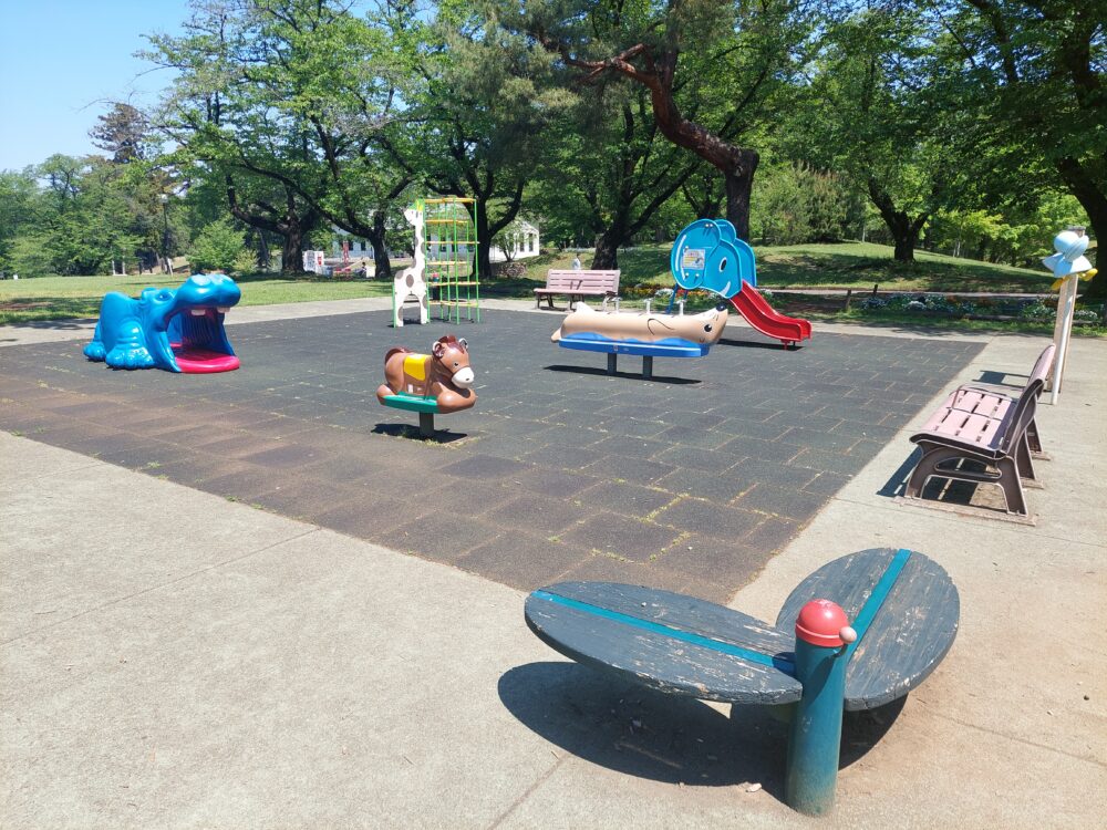 狭山稲荷山公園の遊具広場(コバトン広場)