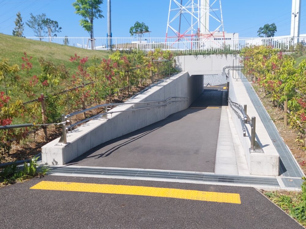 大和田水辺の丘公園の地下道