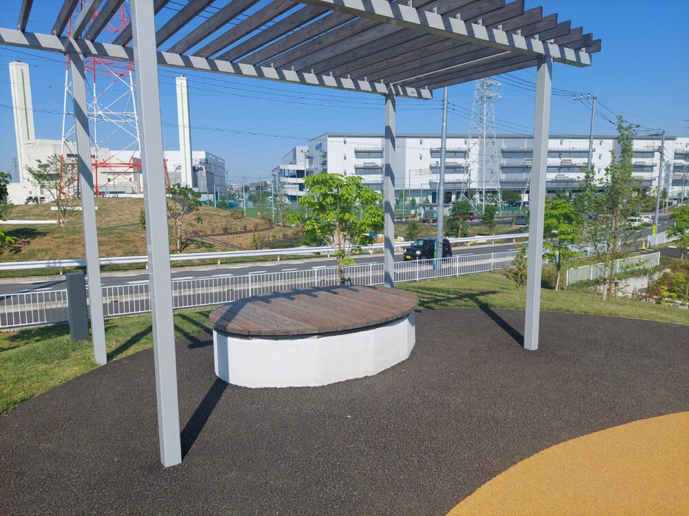 大和田水辺の丘公園の夕日の丘のベンチ