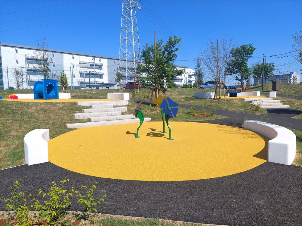 大和田水辺の丘公園のインクルーシブ遊具