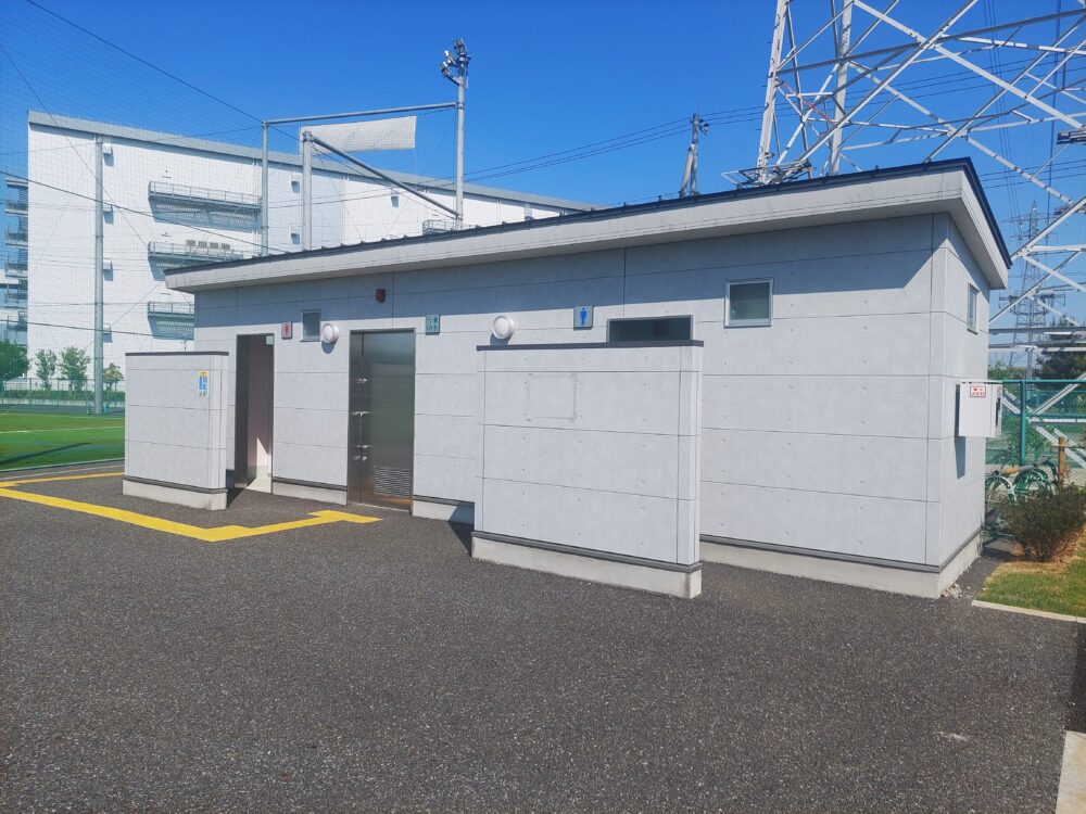 大和田水辺の丘公園の駐車場にあるトイレ
