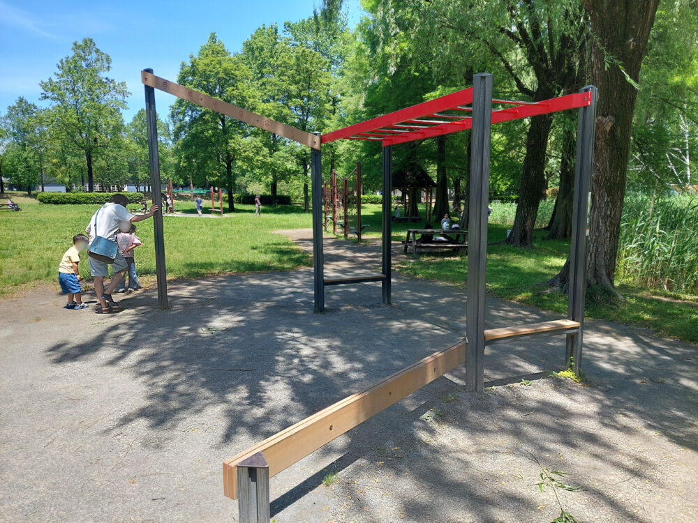 三橋総合公園・トリム広場の健康遊具『ソーウェル』