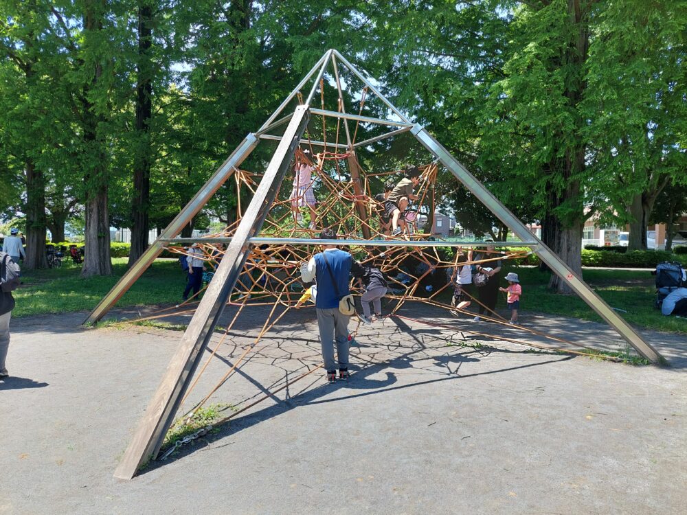 三橋総合公園・トリム広場のピラミッドロープジャングル